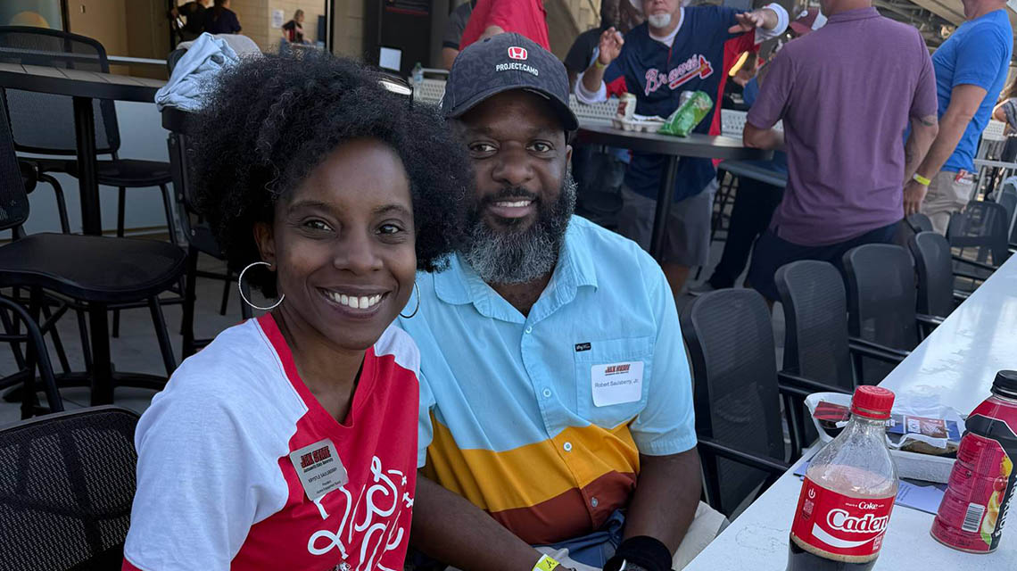 Alumni enjoying a hot dog