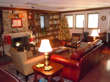 The christmas tree and fireplace in the Canyon Center library