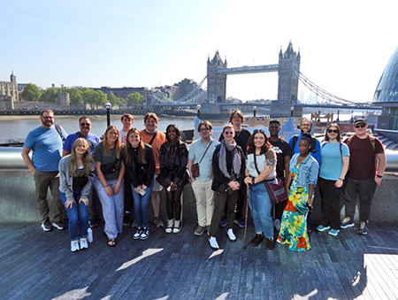 The group of JSU students and two faculty leaders (Dr. Reed and Dr. Sciuchetti) in front of London Bridge.